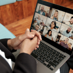 Bruno Garcia Redondo revela os desafios e oportunidades da oratória online no cenário virtual.