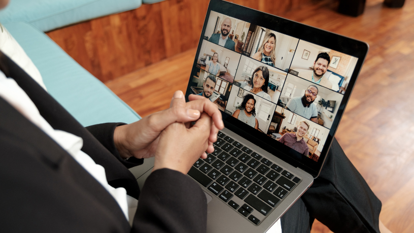 Bruno Garcia Redondo revela os desafios e oportunidades da oratória online no cenário virtual.
